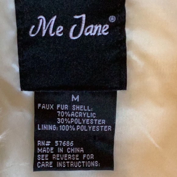 Me Jane ivory faux fur vest with shawl collar, fully lined and side seam pockets - Picture 6 of 9